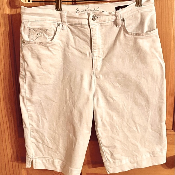 Gloria Vanderbilt All Around Slimming Effect Amanda White Denim Shorts Size 8 - Picture 1 of 13